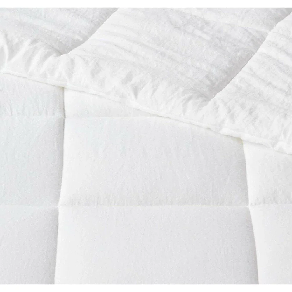 Room Essentials All Season Down Alternative Machine Washable Queen Comforter